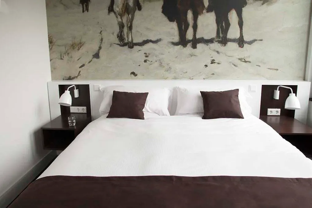 B-Aparthotel Kennedy Den Haag 3*,